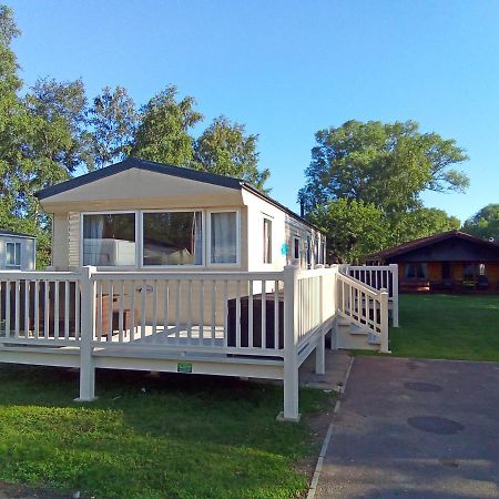 Beautiful 3 Bedroom Caravan With Hot Tub - Tattershall Lakes Exterior photo
